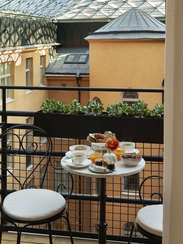Villa Dagmar Стокхолм Стая снимка Breakfast on a balcony