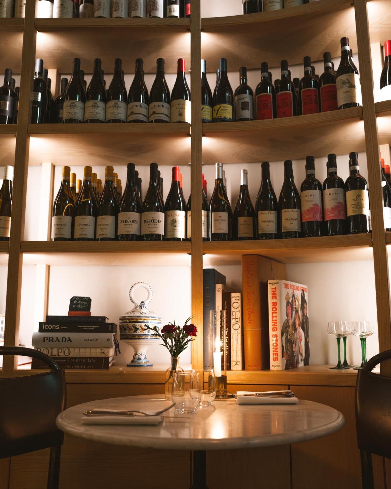 Villa Dagmar Стокхолм Екстериор снимка A wine bar in Paris